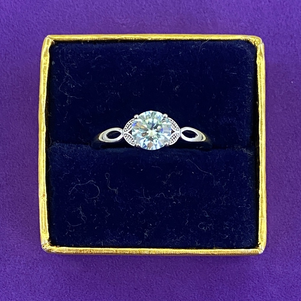 💛 Classic Silver Tone Solitaire Engagement Ring with Blue CZ